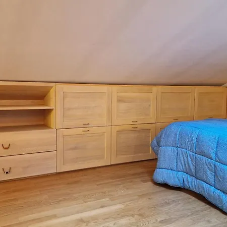 Apartment Attic For 4 Center - Ac & Reserved Parking *