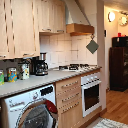 Attic For 4 Center - Ac & Reserved Parking Apartment *